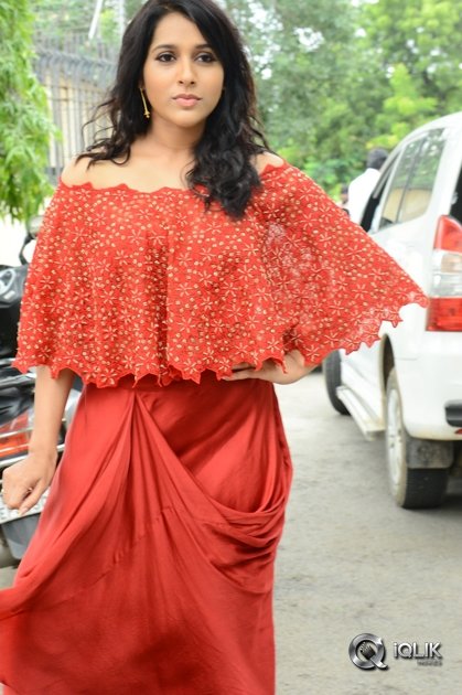 Rashmi-Gautam-At-Next-Nuvve-Movie-Press-Meet